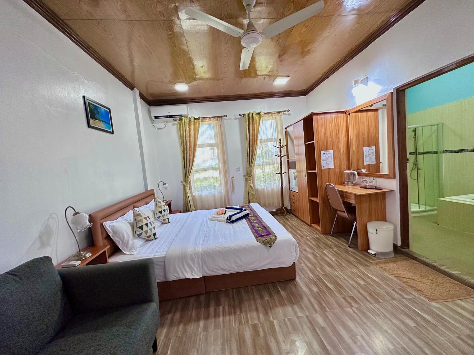 Galaxy Sunrise Sea View Hotel Fulidhoo Exterior foto